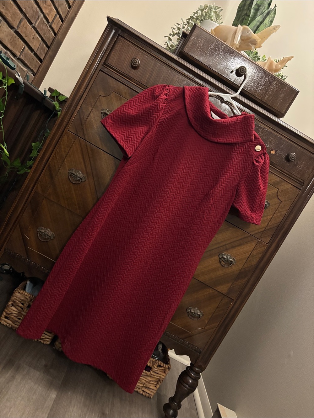 London Times Crimson Textured Short-Sleeve Midi Dress with Shoulder Buttons